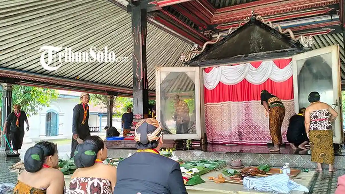 Begini Potret Jamasan Meriam Nyai Setomi Keraton Solo Jateng, Digelar Jelang Idul Adha 