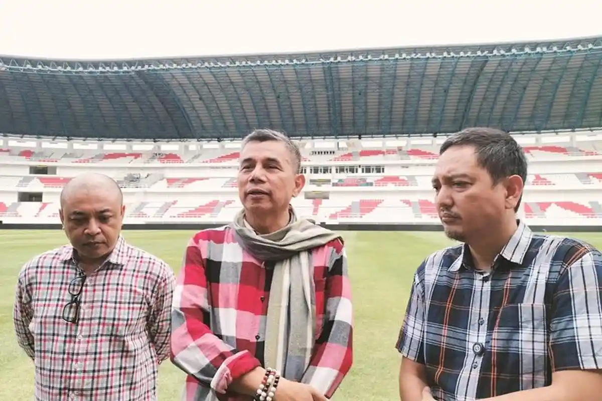 CEO PSIS kenalkan Hinca Panjaitan jadi bagian tim Mahesa Jenar. Ini tugasnya
