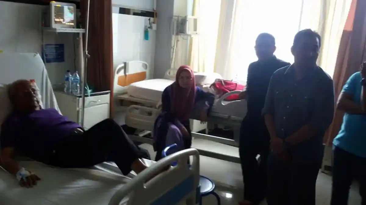 BREAKING NEWS - Mendadak Sesak Nafas, Mantan Walikota Samarinda Dilarikan ke RSHD