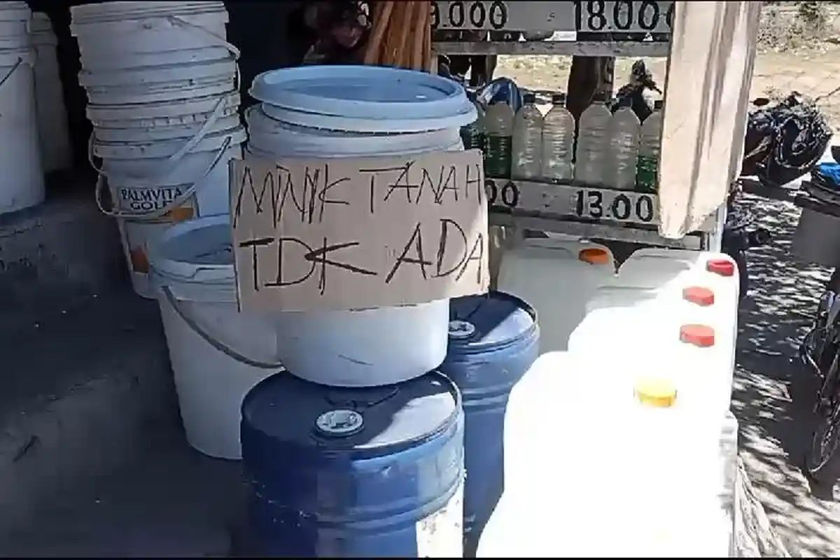 Sudah Tiga Hari, Warga Sikka NTT Sulit Dapatkan Minyak Tanah 