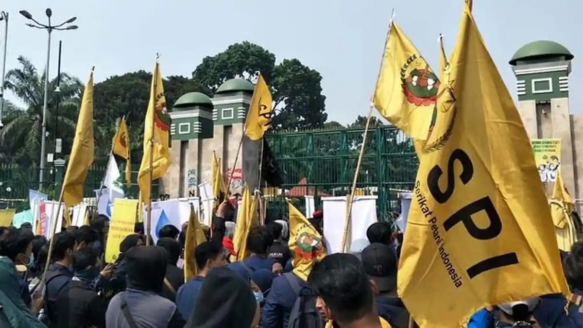 Punya Tuntutan Berbeda, Serikat Petani Juga Unjuk Rasa di DPR Hari Ini