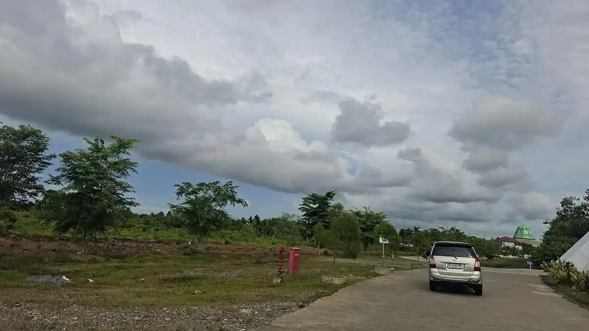 Langit Meulaboh Diselimuti Mendung, Warga Diminta Waspada Hujan Malam Hari