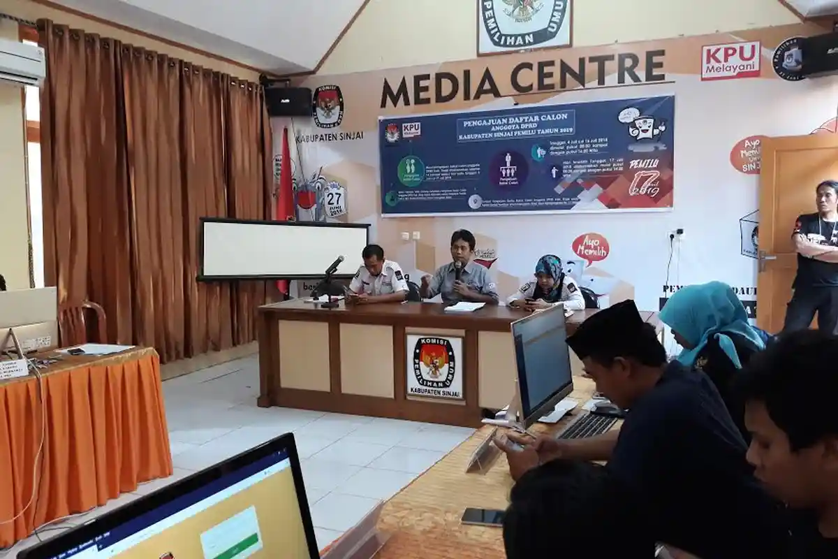 KPU Sinjai Periksa Berkas 300 Bakal Caleg