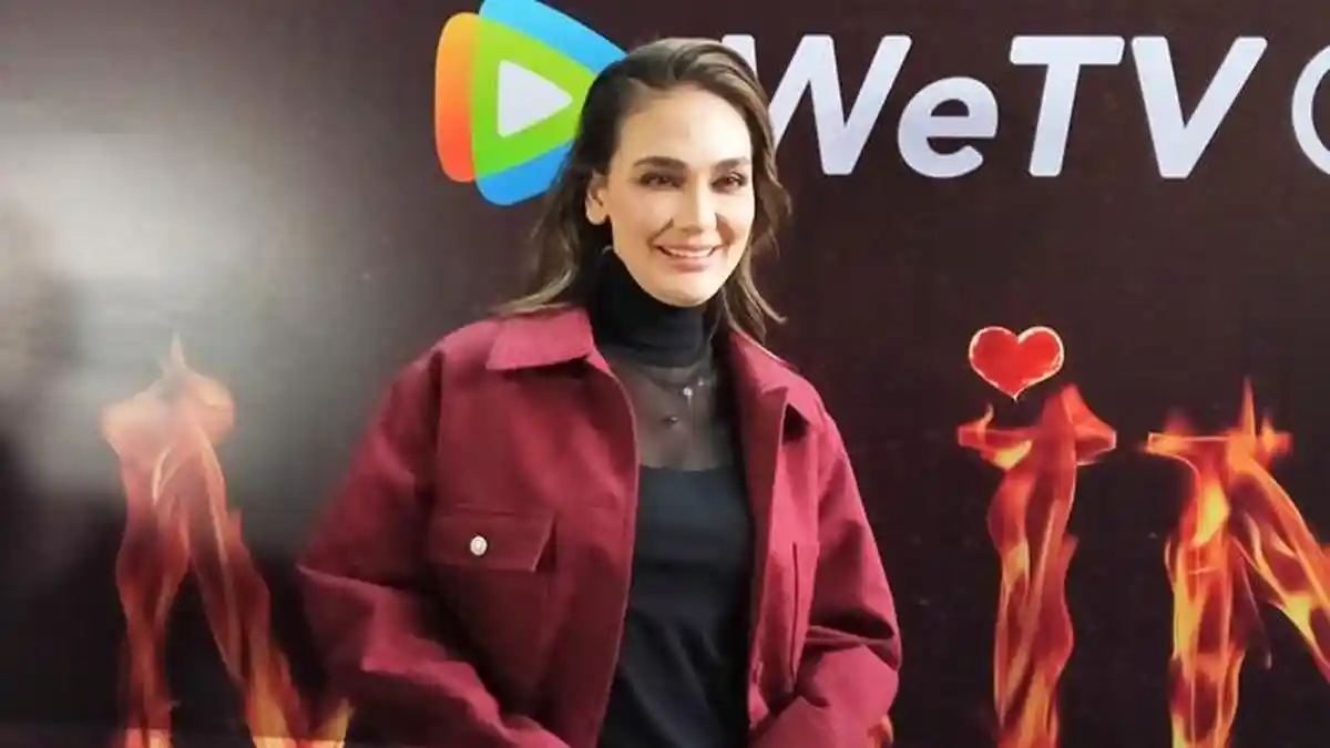 Digosipkan Sudah Menikah dengan Maxime Bouttier, Ini Jawaban Luna Maya