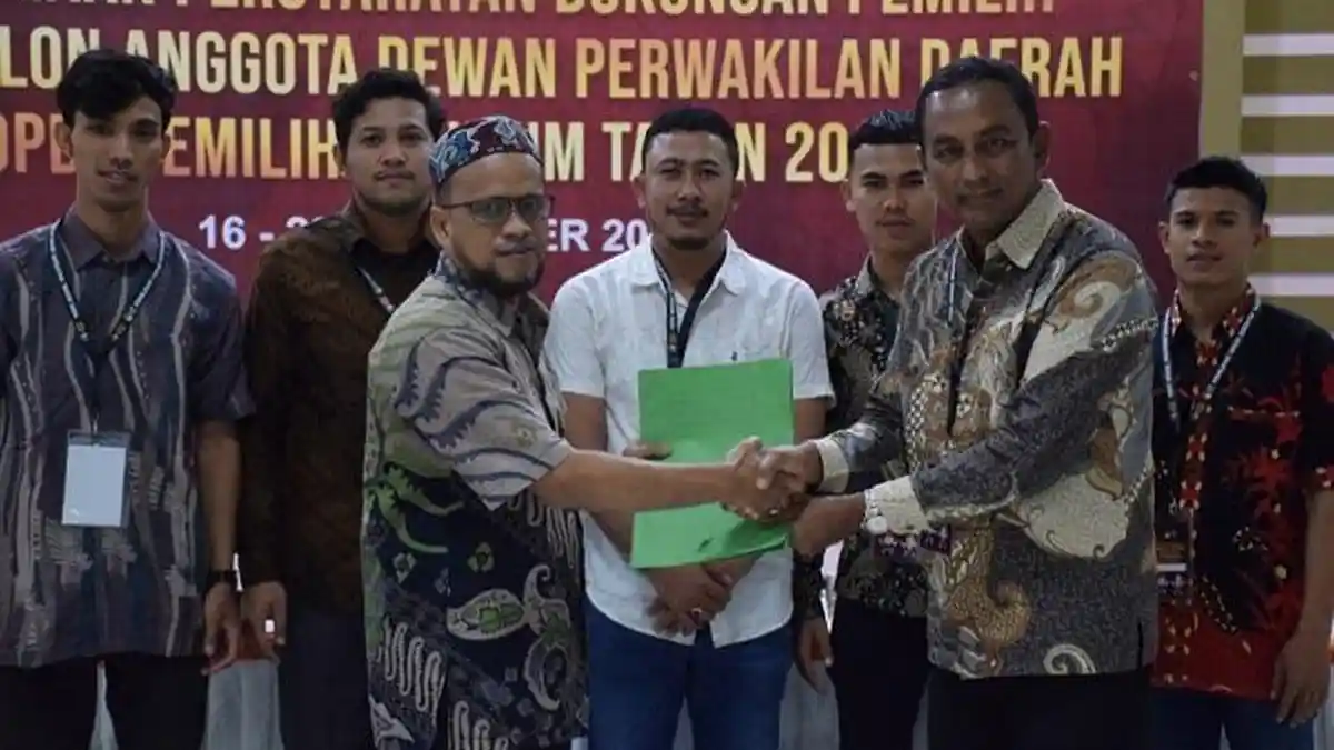 Mantan Pejabat Kemendes Razali Ikut Daftar DPD RI, Antar Syarat Dukungan ke KIP Aceh