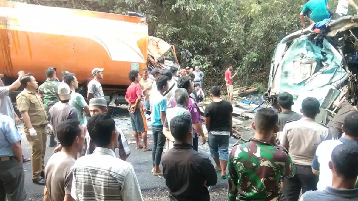 Keterangan Polisi soal Kecelakaan Maut Truk vs Bus Rosalia Indah, Kronologi, Jalur hingga Tersangka
