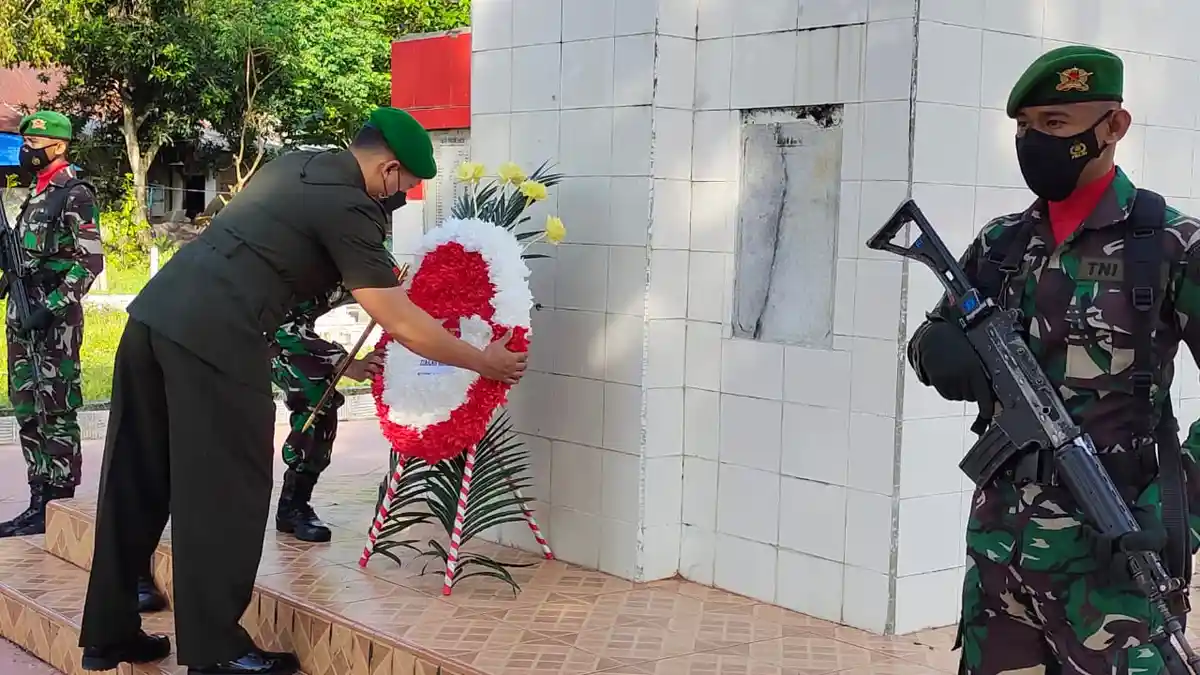 Sambut Hari Juang TNI AD, Dandim 1402/Polman Pimpin Ziarah ke TMP Rea Timur