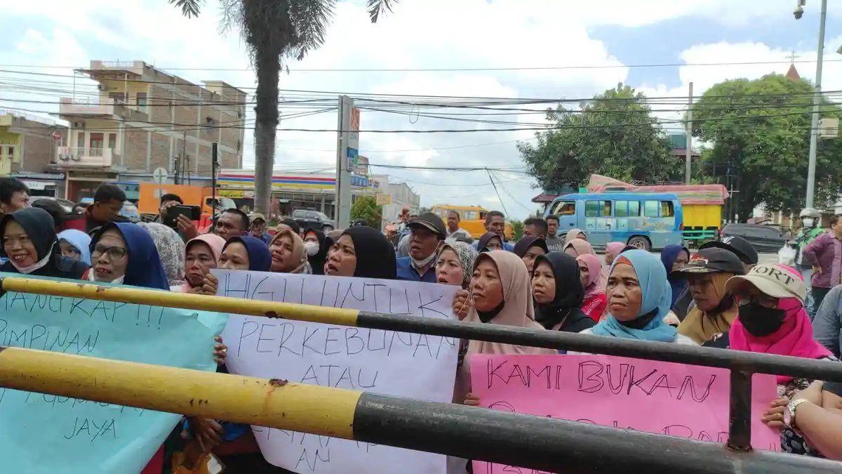 Pensiunan dan Karyawan PT Gotong Royong Jaya 13 Bulan Tak Digaji, Unjuk Rasa ke Polda Sumut