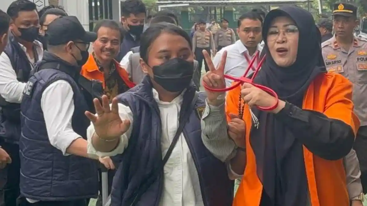 Tak Sempat Ganti Baju, Istri Roy Suryo Terkejut saat Gerombolan Polisi Masuk ke Kamar - Sripoku.com
