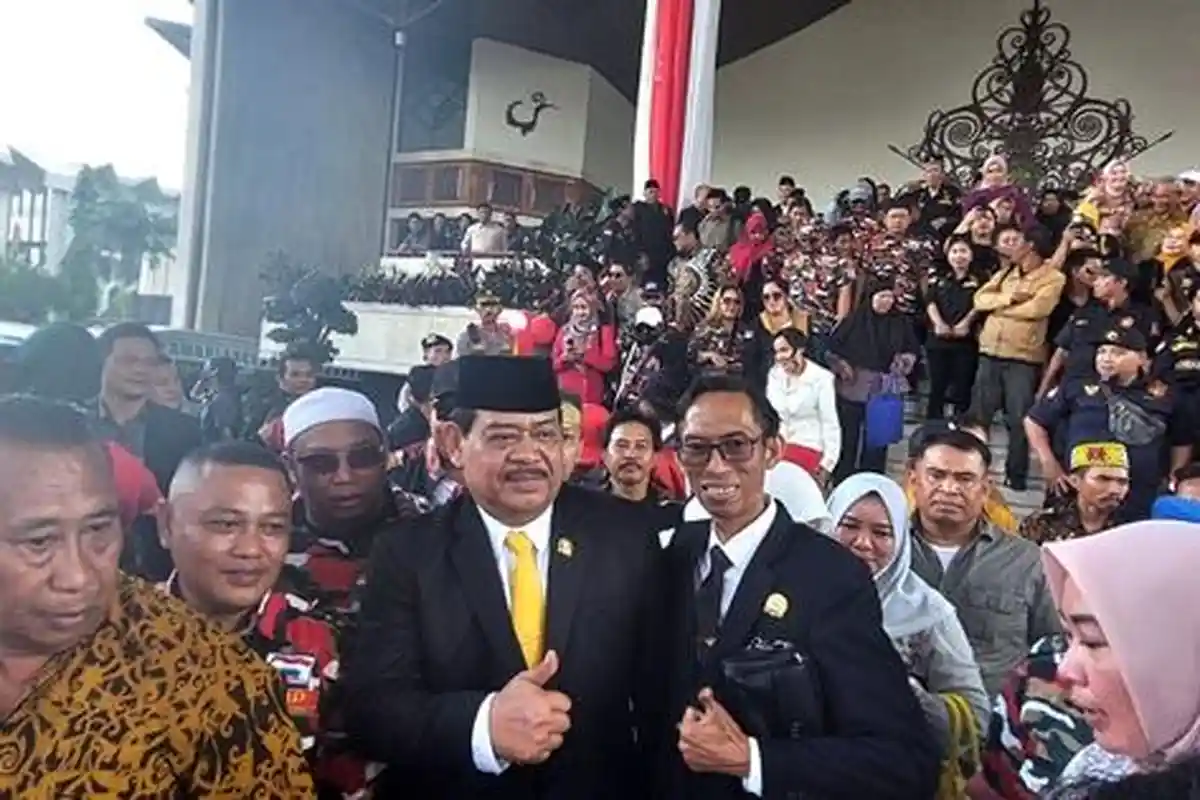 Euforia Pendukung Abdulloh saat Pelantikan Anggota DPRD Kaltim, 6 Hal Bakal Jadi Fokus Utama