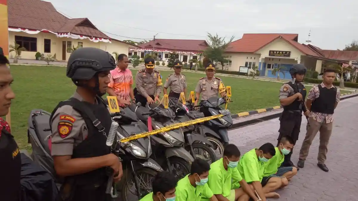 2 dari 5 Tersangka Curanmor Sekandung, 12 Sepmor Diamankan, Pemilik Diimbau Ambil ke Mapolres Atim