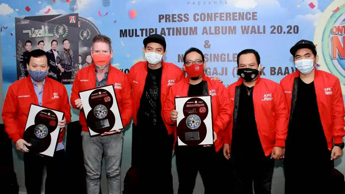 Pecahkan Rekor MULTI PLATINUM, Penjualan 600 Ribu Copy Lebih CD Album Wali 20.20