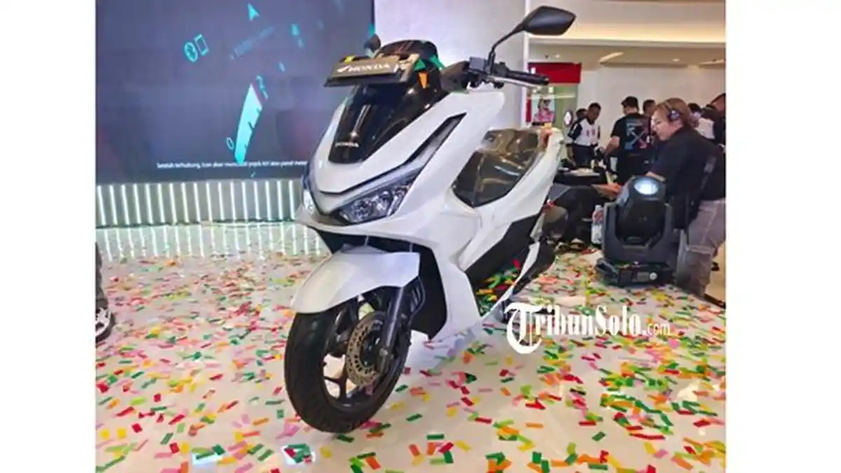 New Honda PCX 160 Resmi Rilis di Solo, Fitur Honda RoadSync yang ...