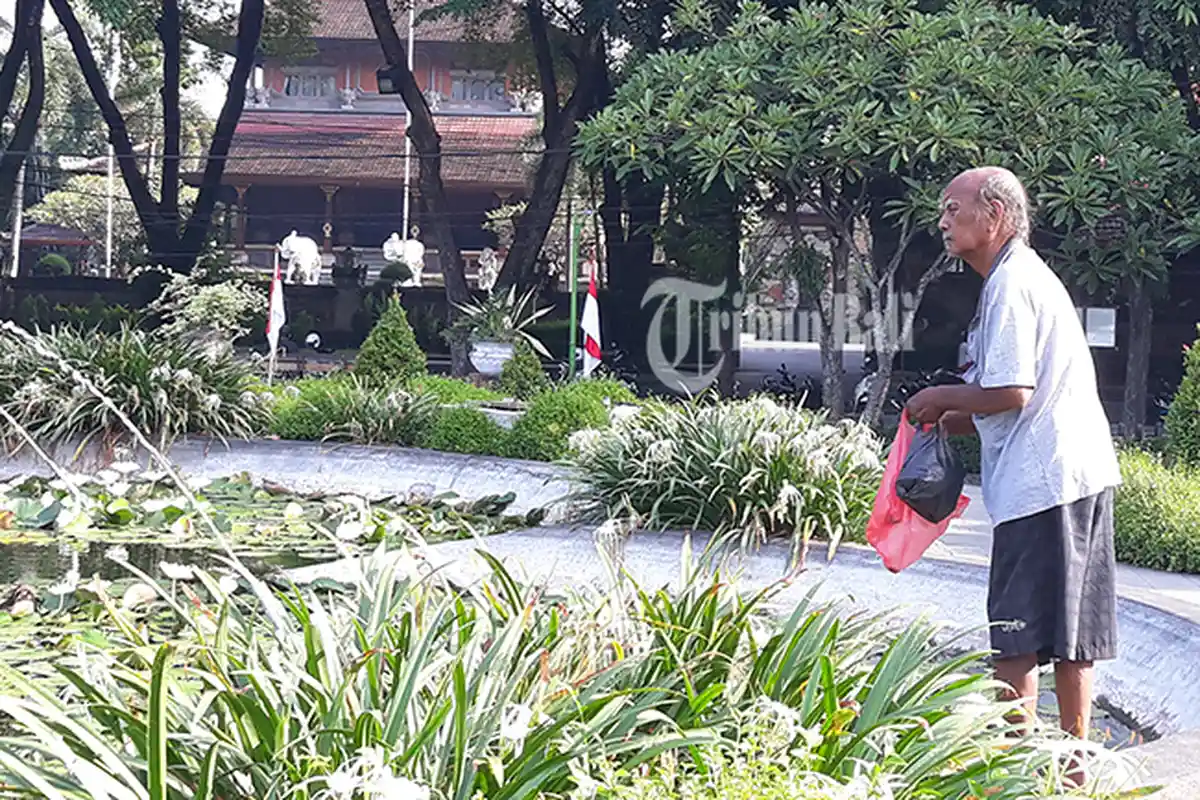 Keliling Eropa Gara-gara Kasi Makan Ikan di Lapangan Puputan Badung