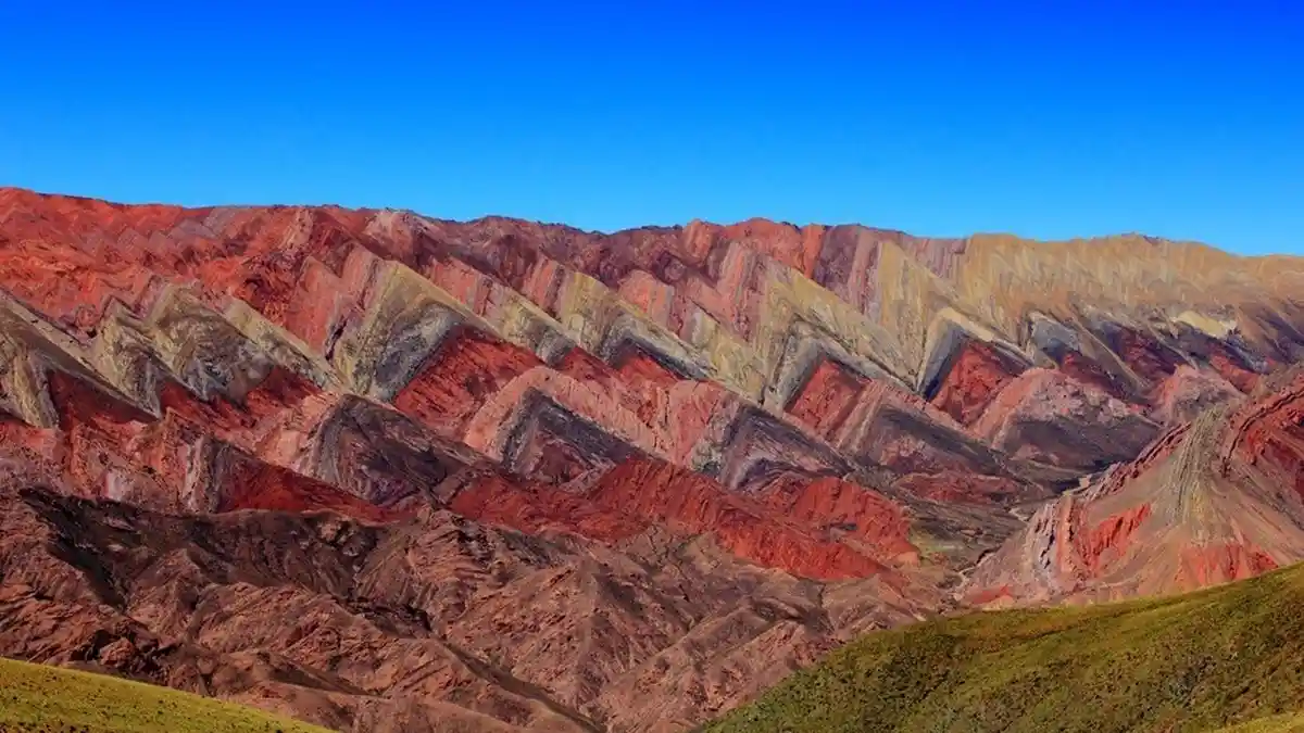 Bak Pelangi, Ini Dia 5 Gunung Warna-warni yang Ada di Dunia