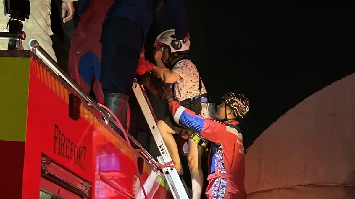 Nekat Menerobos Kobaran Api Kebakaran di Semarang, 2 Orang Mengalami Luka Bakar Serius