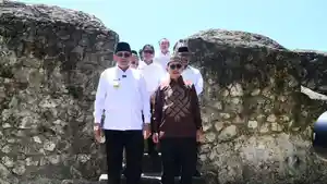 Momen-Menbud-Fadli-Zon-didampingi-Gubernur-Gorontalo.jpg