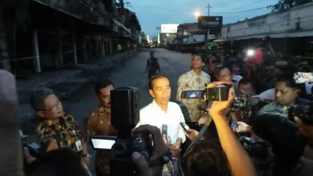 Jokowi Hanya 20 Menit Tinjau Pasar Klewer Solo