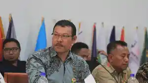 Ketua-KPU-Kabupaten-Manggarai-Timur-Adrianus-Harmin.jpg