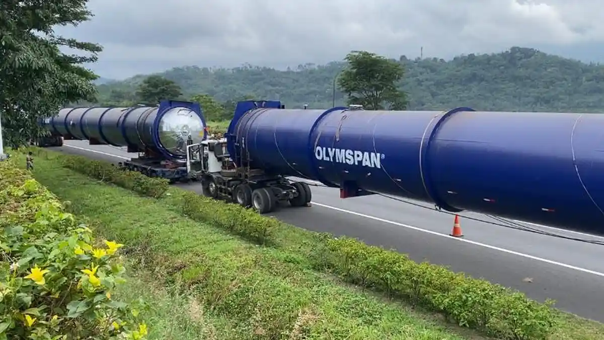 Angkut Tabung Raksasa ke Banjarnegara, 4 Truk Sampai di Rest Area Ungaran Semarang