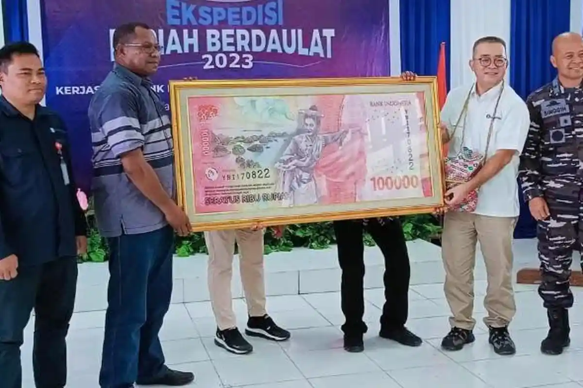 Terima Memorabilia Uang Rupiah Kertas 100.000 TE 2022, Wabup Raja Ampat: Perwujudan Kedaulatan