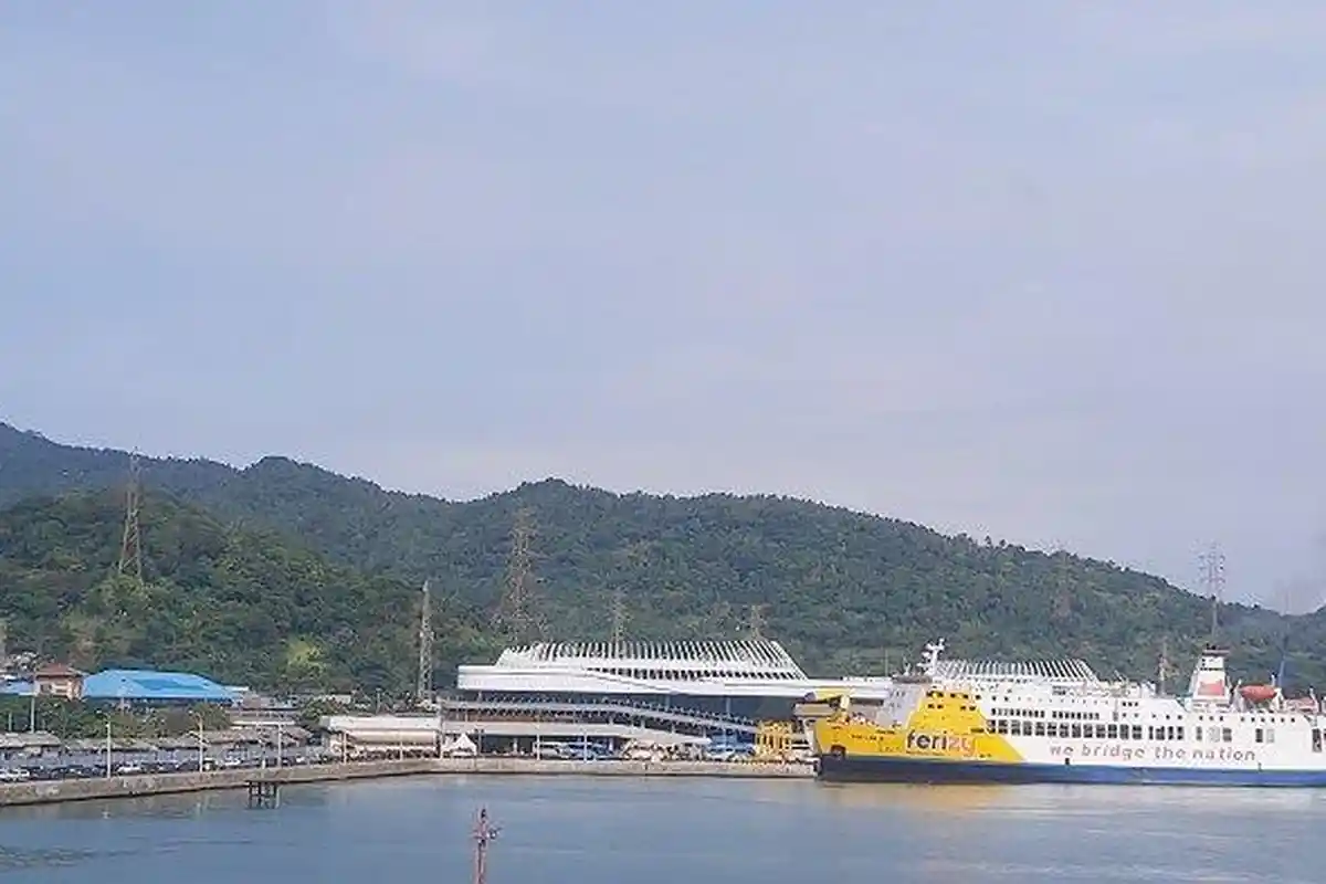 Detik-detik Dermaga Eksekutif VI Pelabuhan Merak Ditabrak Kapal Portlink III