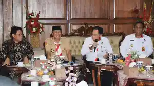 Staf-ahli-menteri-sidak-pertambangan-banyumas.jpg