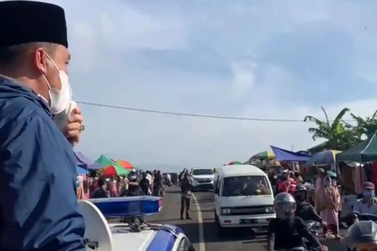 Wabup Tasikmalaya Deni R Sagara Datang, Kerumunan Pasar Kaget Cisinga Langsung Ditertibkan