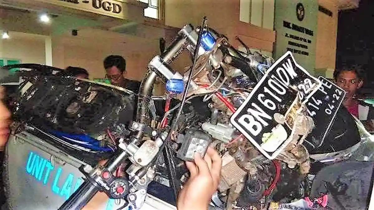 Mobil Dikemudikan PNS Terlibat Kecelakaan Beruntun, Senggol Honda Jazz, Seruduk Beat dan Jupiter
