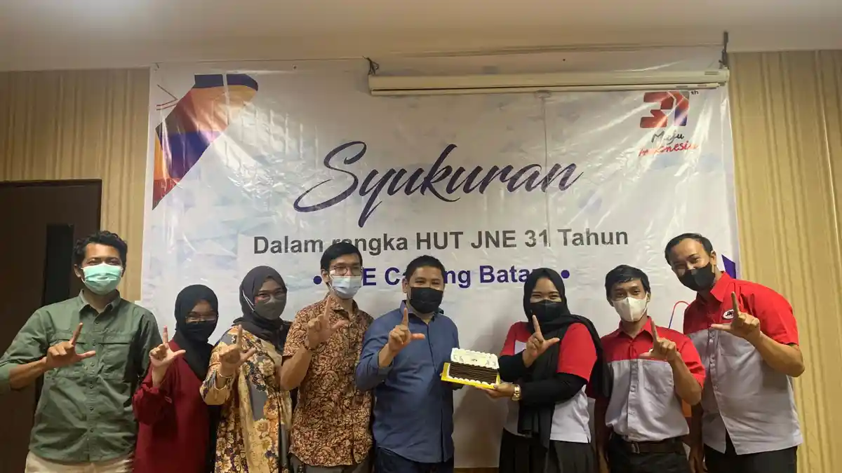 JNE Ulang Tahun ke-31, Tribun Batam Datangi Kantor Jasa Pengiriman Paket Tercepat