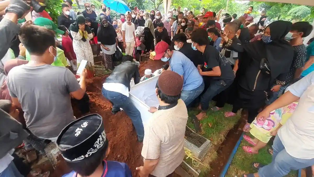 Jenazah Eko Septiansyah Dimakamkan, Selama Proses Penguburan Keluarga Menangis