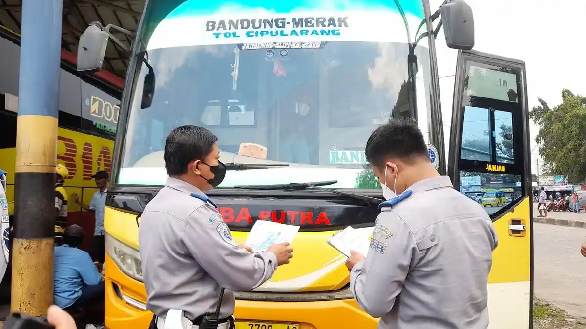Penjualan Tiket Bus di Pelabuhan Merak Banten Meningkat Drastis Jelang Lebaran