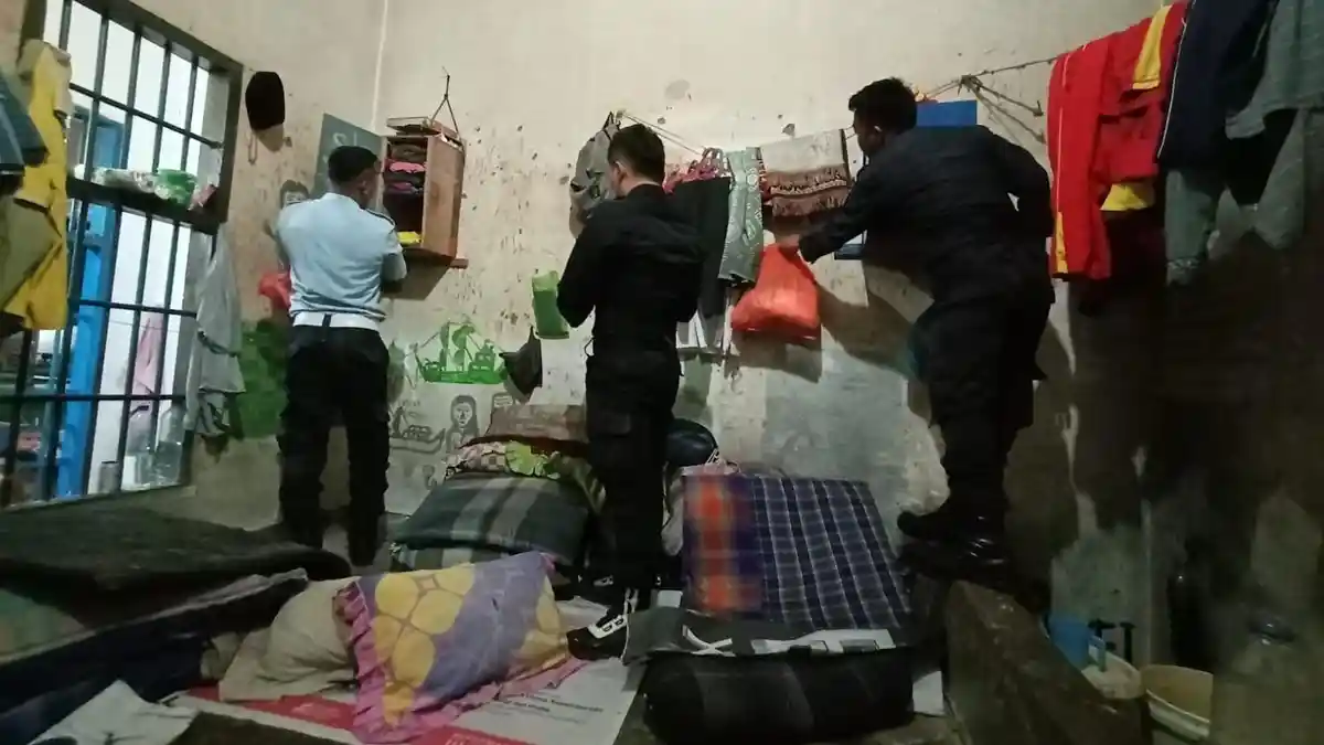 Antisipasi Peredaran HALINAR, Lapas Labuhan Bilik Kembali Lakukan Razia Rutin di Kamar Hunian WBP