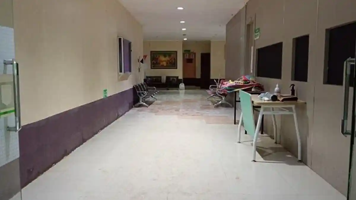 Banjir di RSUD Sijunjung Surut, Petugas Bersihkan Lumpur dan Sampah