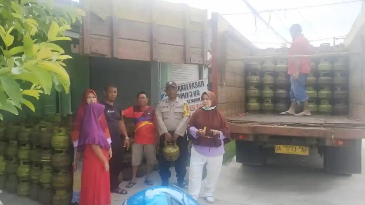 Kelurahan Basirih Bagikan 280 Tabung Elpiji Bersubsidi