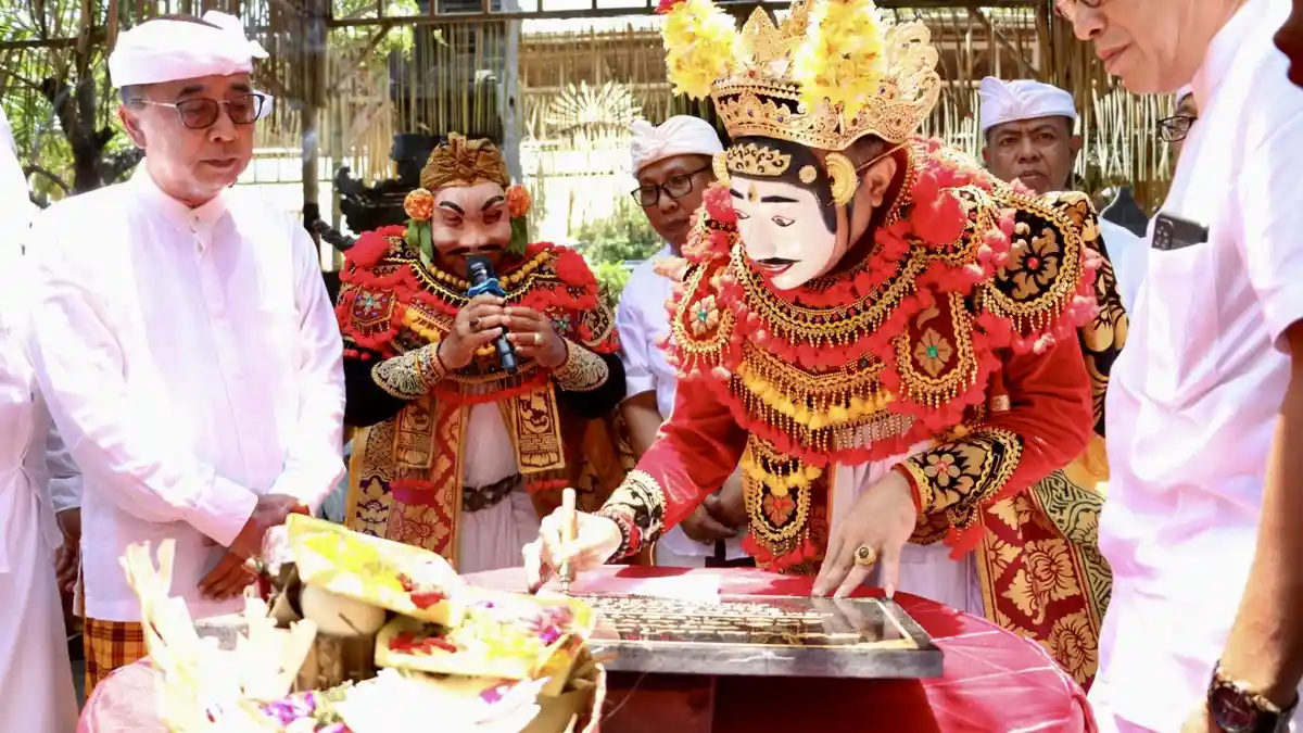 Walikota Jaya Negara Ngelingga Prasasti Serangkaian Upacara Melaspas
