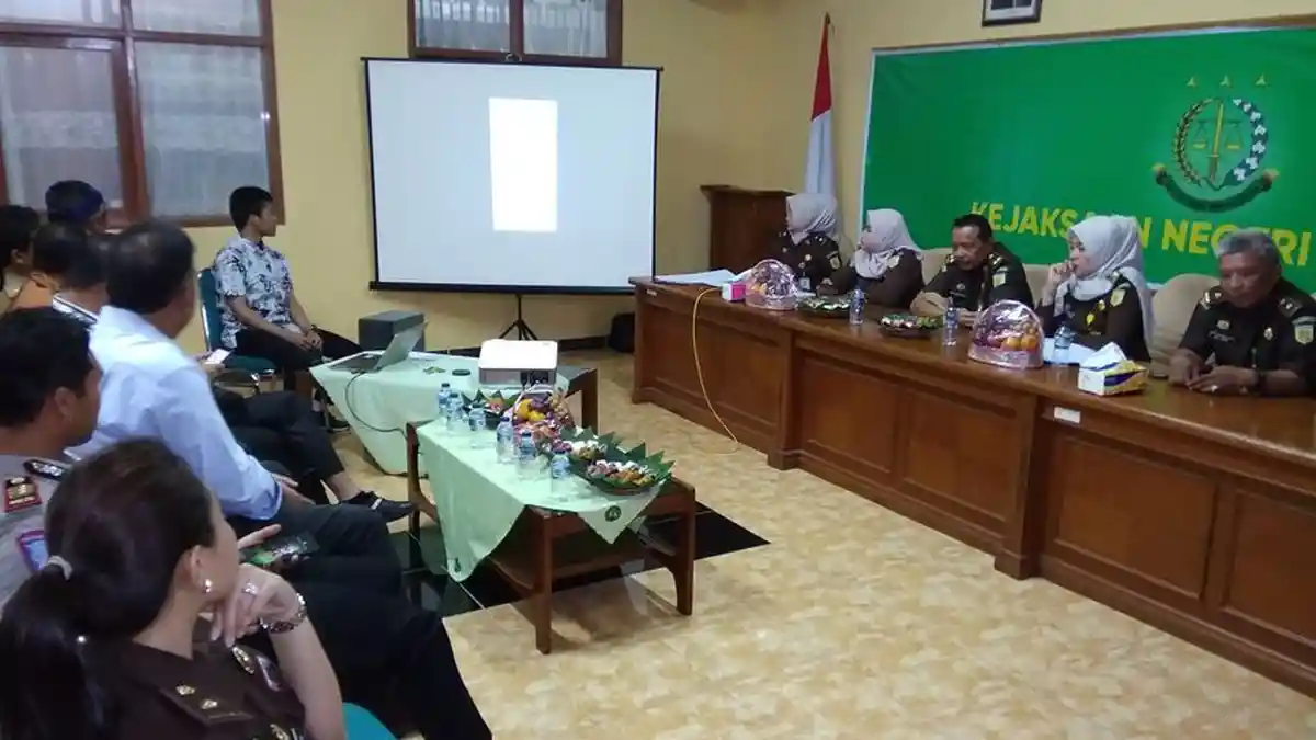 Gratis Pengambilan Barang Bukti Secara Online, Kejari Cianjur Minta Kepala Desa Bantu Warga Awam