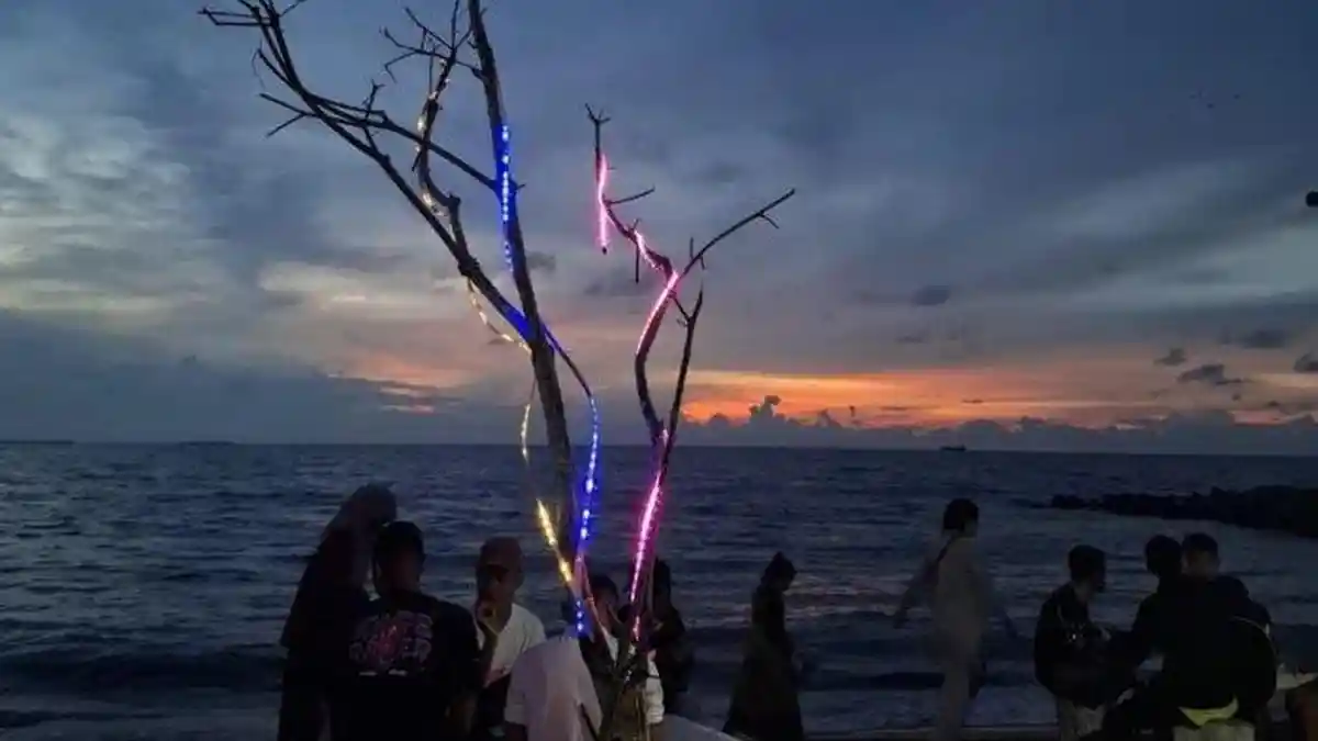 Pantai Ini cuma 1 jam dari Makassar, Lihat Sunset, Makanan Murah, dan Lokasi Santai
