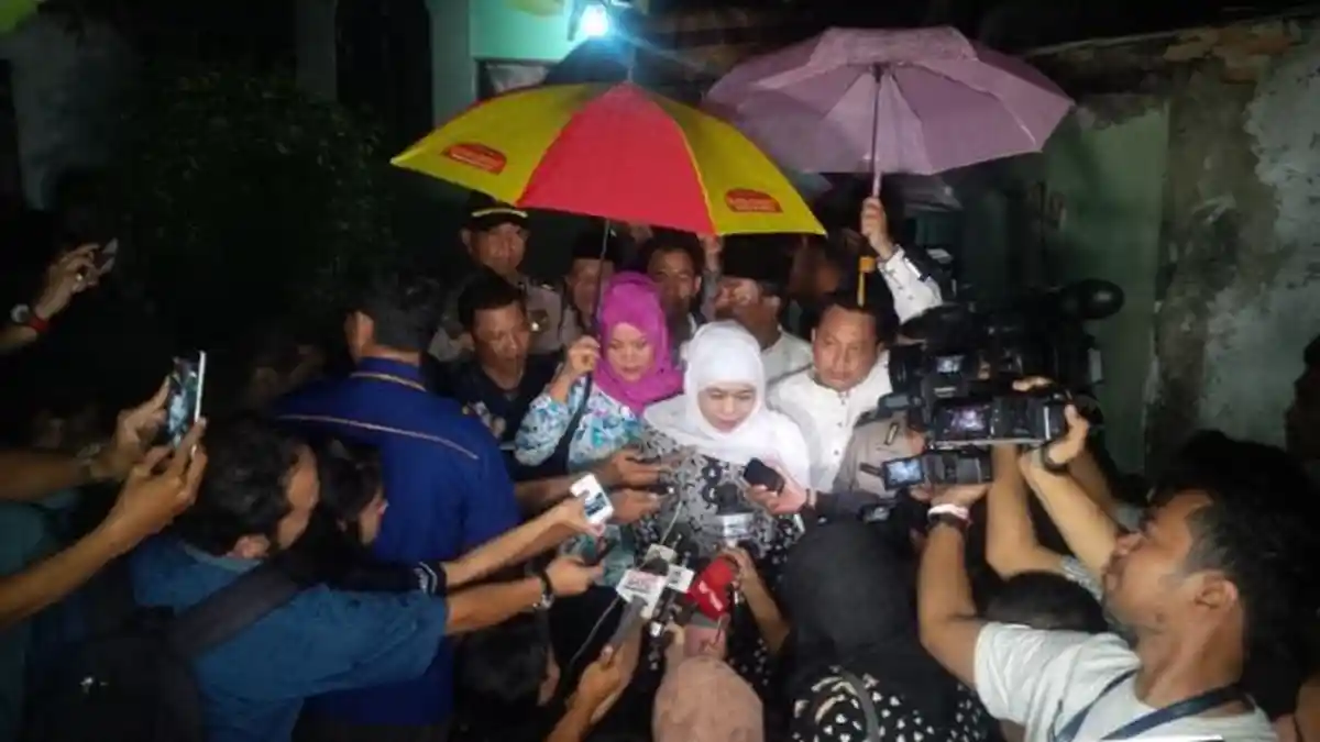 Dipeluk Menteri Sosial, Ibu PNF Pingsan