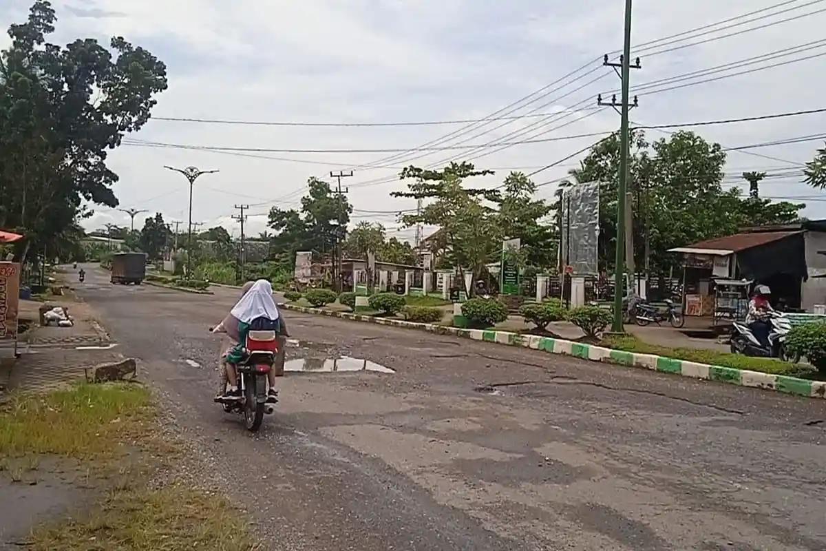 Jalan Jendral Soedirman Rusak Parah, Bupati Fadhil Segera Koordinasikan ke Pemprov Jambi