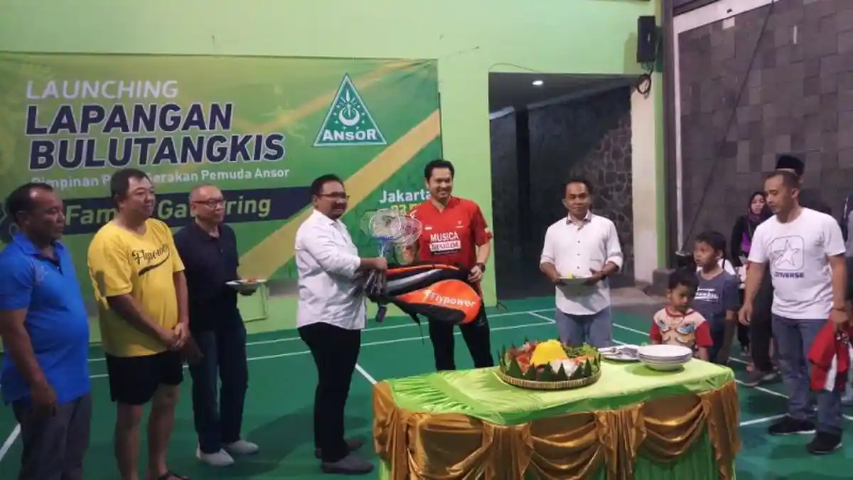 Gus Yaqut Resmikan Lapangan Bulutangkis GP Ansor