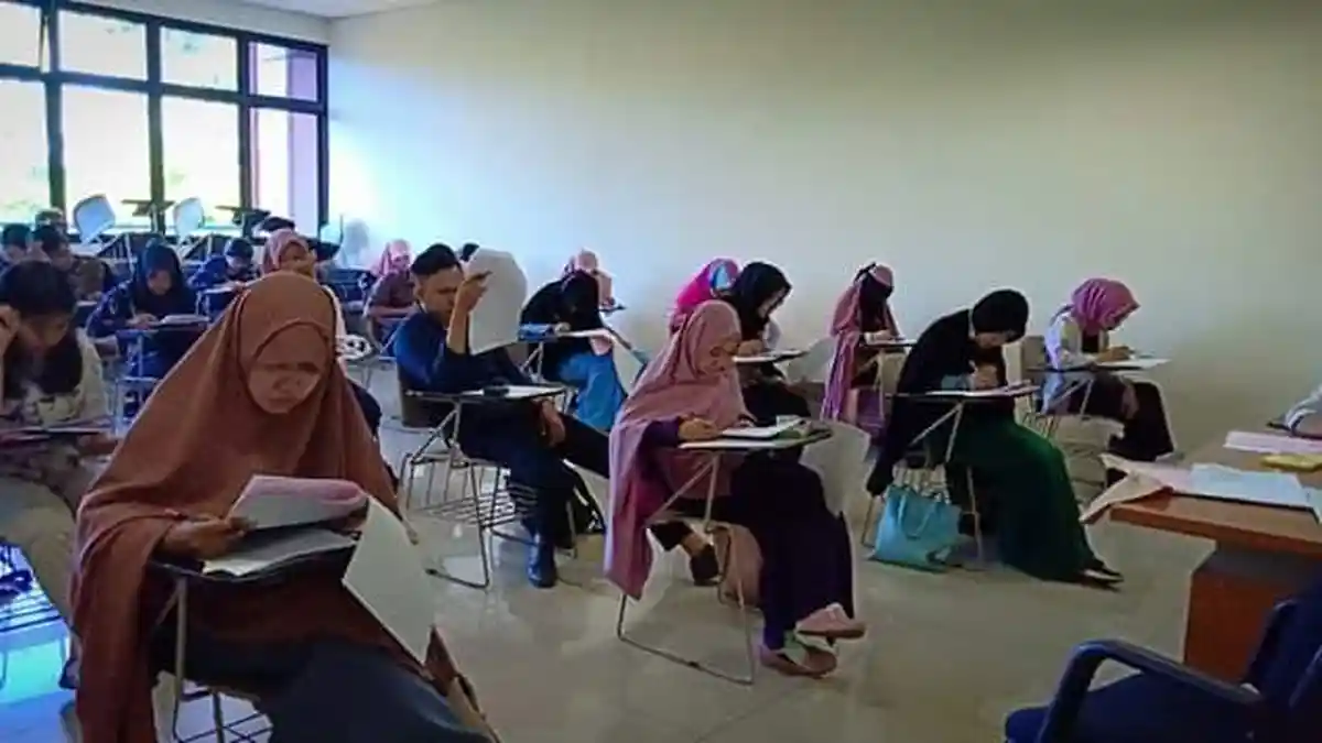 351 Mahasiswa Baru Bersaing di Profesi Apoteker Unhas
