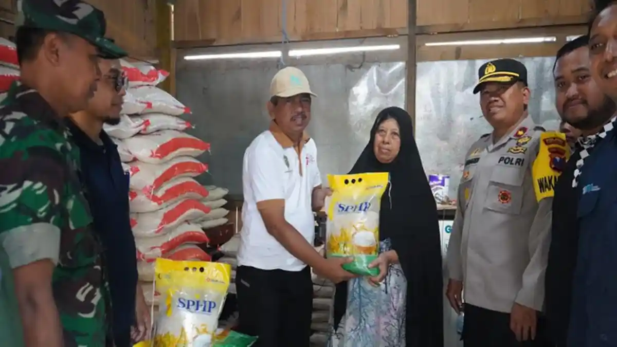 Pemkab Trenggalek Gelontor Puluhan Ton Beras Untuk Stabilkan Harga