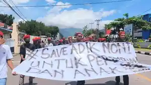 demo-GMNI-dan-PMKRi-di-Sikka-soal-kasus-pembunuhan-di-Desa-Rubit.jpg