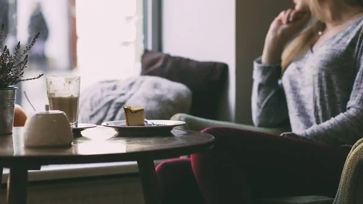 8 Tanda Orang Introvert, Sering Dianggap Pendiam dan Sulit Didekati, Apakah Kamu Termasuk?