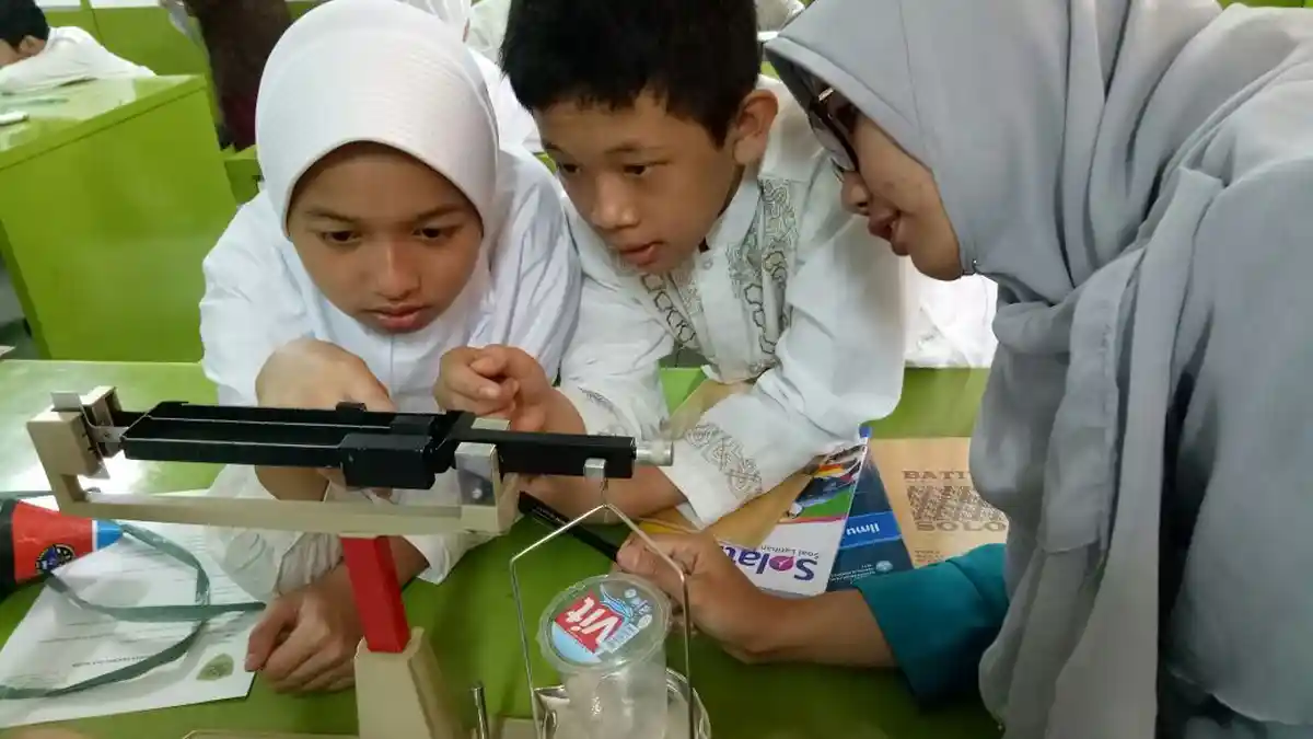 Guru Praktik Mengajar Integrasikan Literasi dalam Pembelajaran