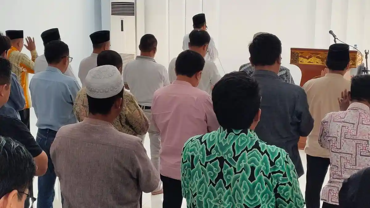 Bacaan Doa Qunut Shalat Witir Malam 15 Ramadhan Bahasa Arab, Latin dan Artinya