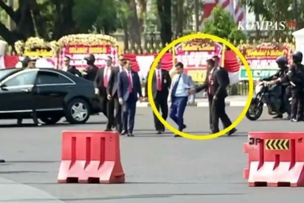 Nyolonong Ingin Dampingi Jokowi Salami Warga, Jas Gibran Sempat Ditarik Paspampres Hingga Tersingkap