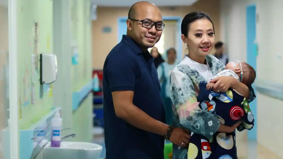 Tangis Asri Welas Pecah Saat Ungkap Alasan Mata Anak Keduanya Batal Dioperasi