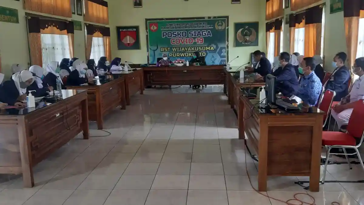 55 Mahasiswa Alih Jenjang Program Pendidikan Ners Universitas Harapan Bangsa Lanjutkan Praktik Stase